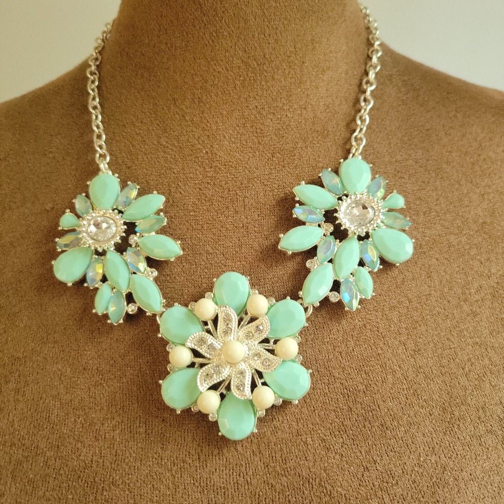 Avon/SHB Steel Magnolia Statement Necklace Silver Tone 17-20in Cottagecore